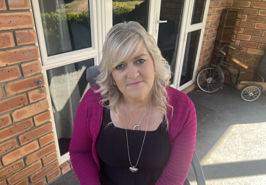 Tania Lutton’s contribution to the New Zealand Defence Force has been recognised with the awarding of the Gold Civilian Recognition of Service badge, marking her 39 years of service with the NZDF.